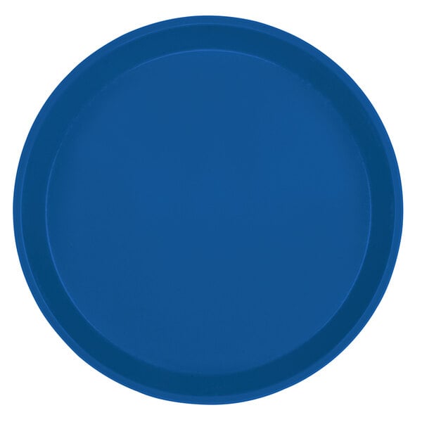 A close-up of a blue round Cambro Camtray.
