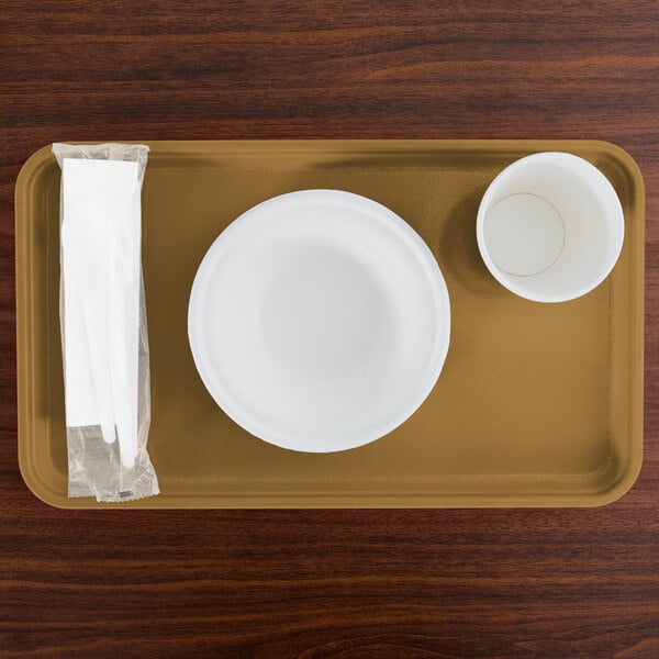A rectangular Cambro tray with a white cup on it.