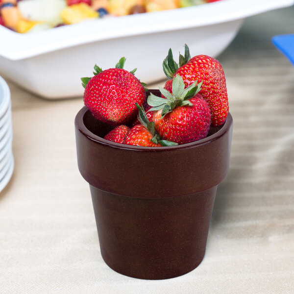 A Tablecraft Midnight Speckle round condiment bowl filled with strawberries.