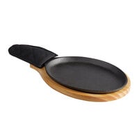 Choice 9 1/4" x 7" Oval Pre-Seasoned Cast Iron Fajita Skillet with Natural Finish Wood Underliner and Black Cotton Handle Cover