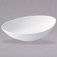 Luzerne Stage by Oneida 1880 Hospitality L5750000758 26 oz. Warm White Porcelain Oval Soup Bowl - 36/Case