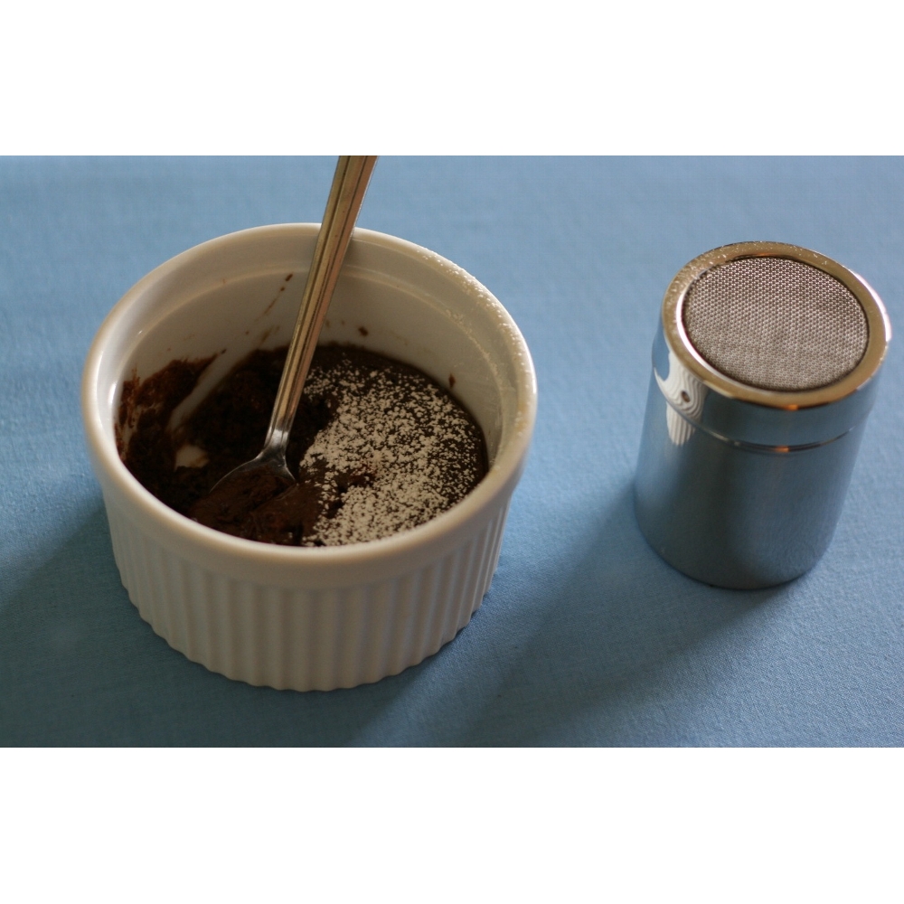 Ateco 4 oz. Tin Powdered Sugar Shaker (August Thomsen)