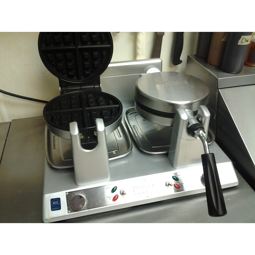 Waring WW250 Commercial Double Belgian Waffle Iron / Maker 120V