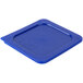 A blue Carlisle Smart Lid for 1/6 size soft food pans.