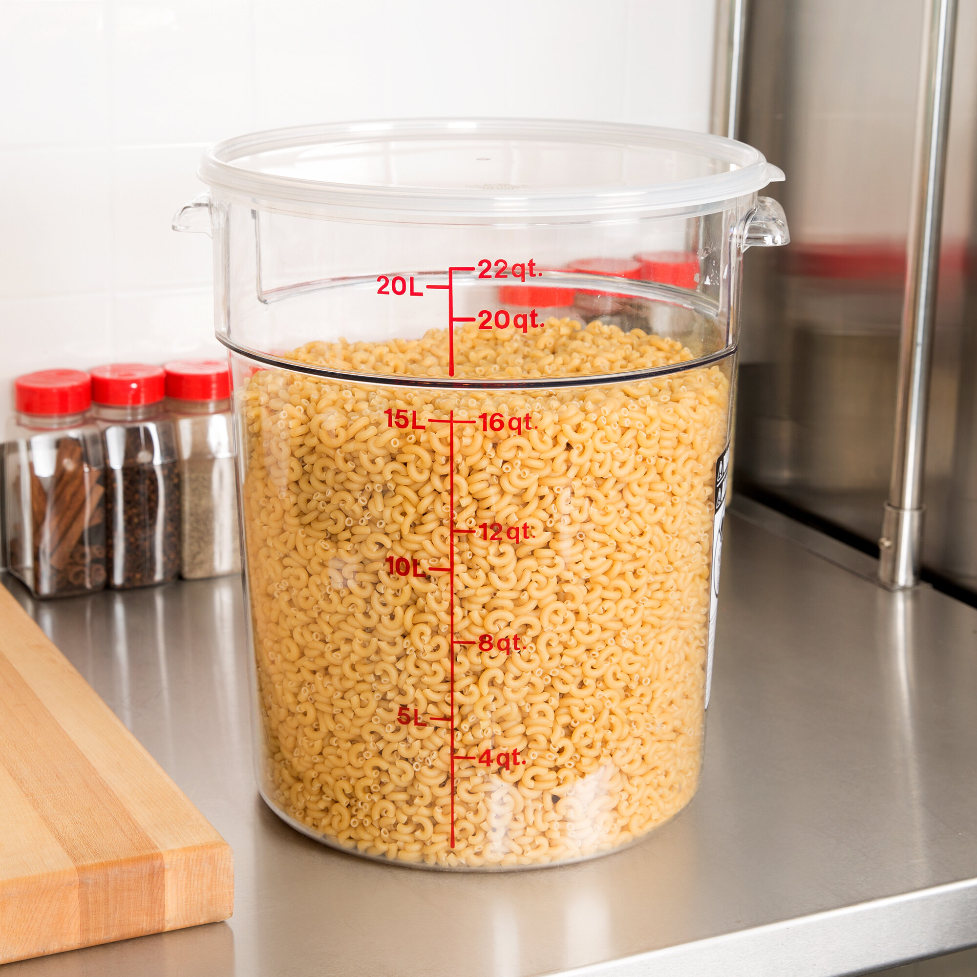 Cambro RFSCW22135 Camwear 22 Qt. Clear Round Food Storage Container