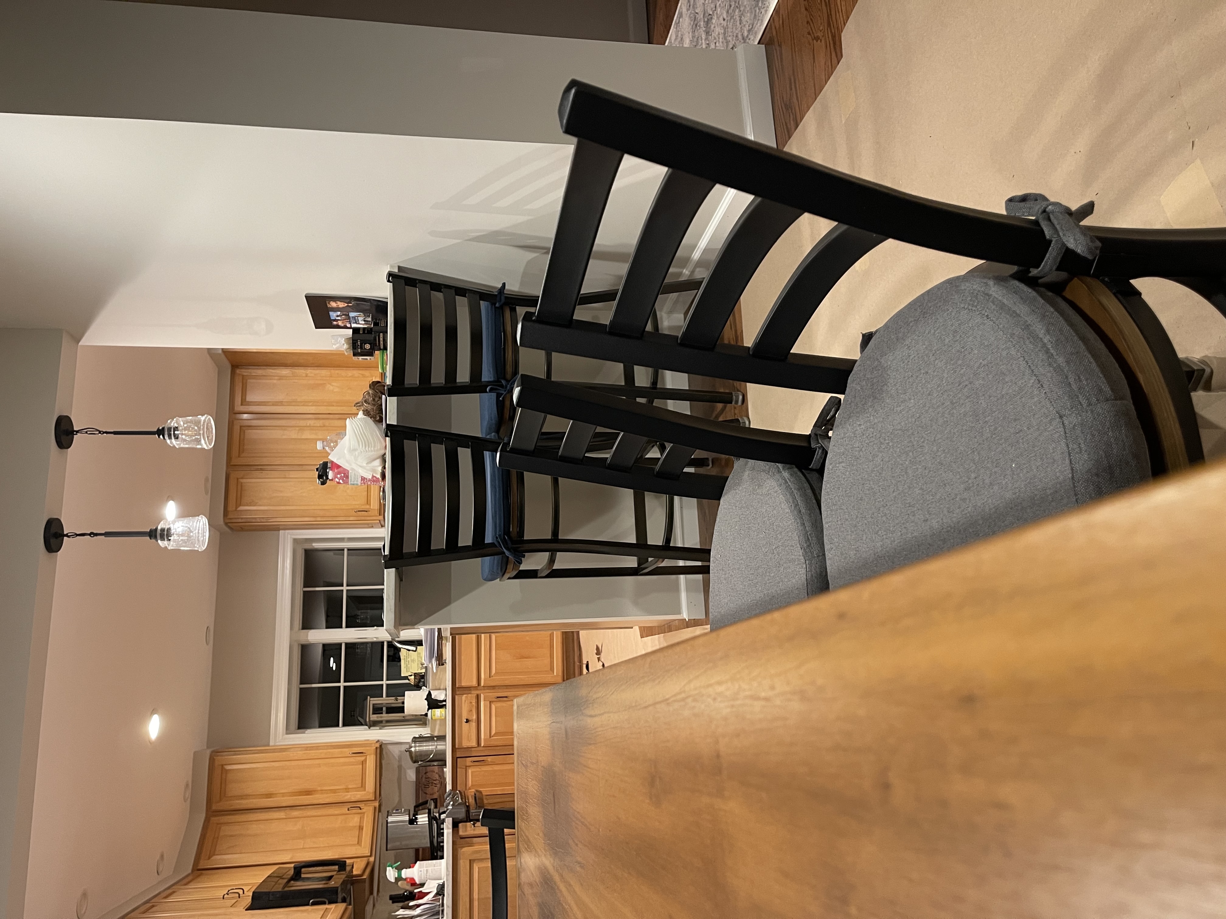 Same chair, two sizes.