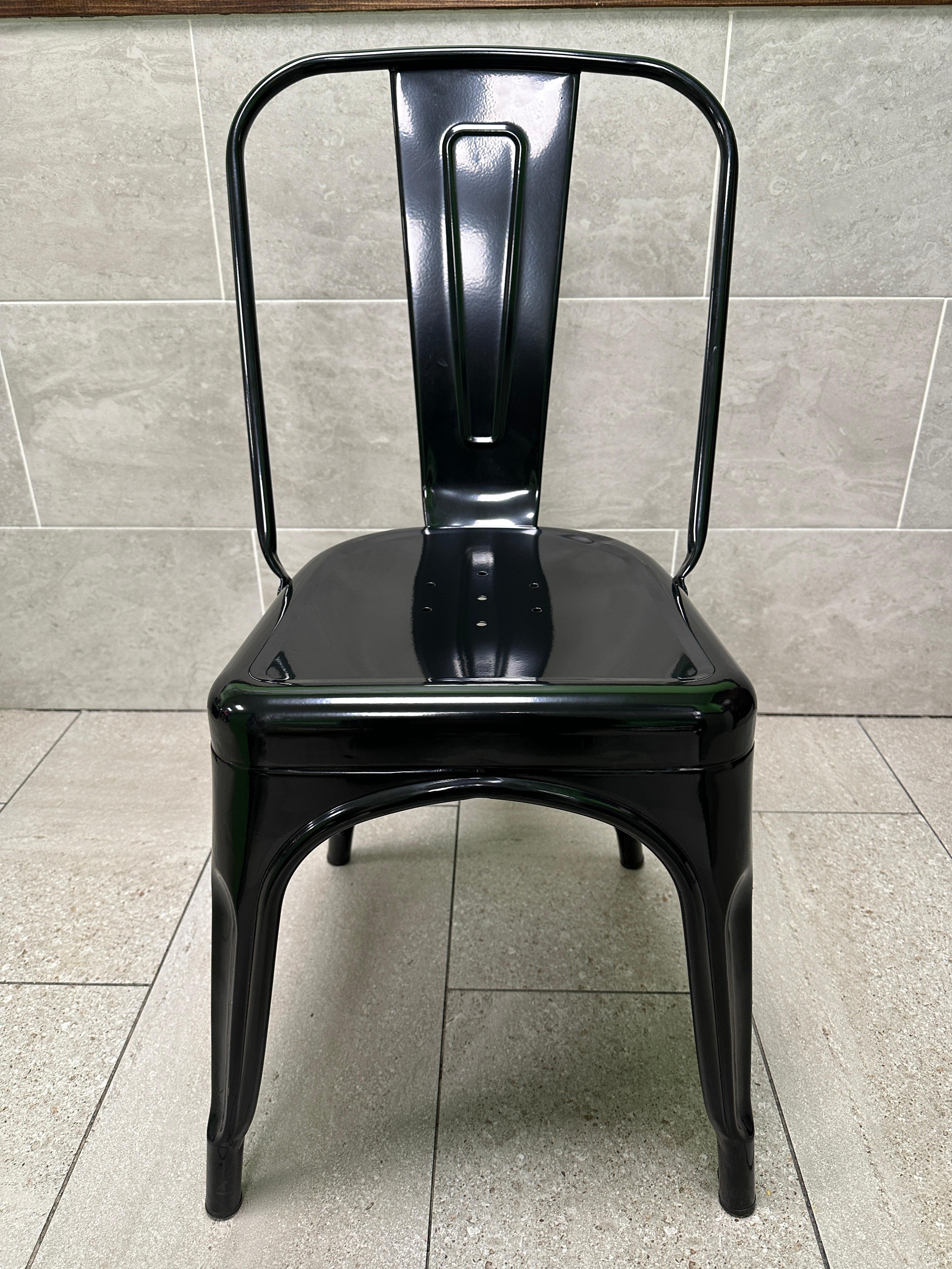 amazing metal chair, very nice finish black color. match with any wall color!