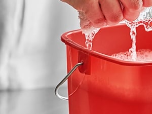 Winco PPL-3R Cleaning Bucket 3 qt. Red Sanitizing Solution