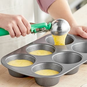Choice 6 Cup 7 oz. Non-Stick Carbon Steel Jumbo Muffin / Cupcake Pan - 8  1/2 x 13