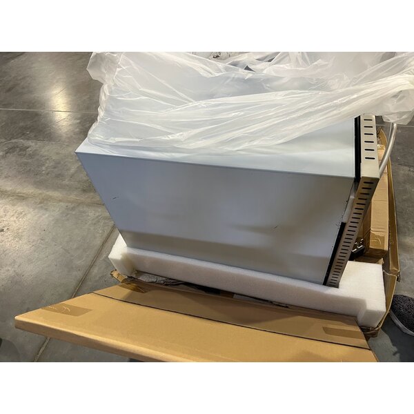 Scratch and Dent Avantco CO46M Full Size Countertop Convection Oven