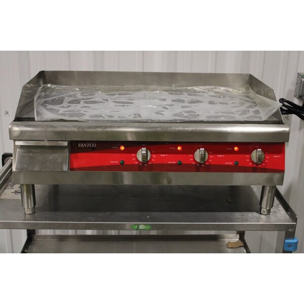 Scratch and Dent Avantco EG30N 30" Electric Countertop Griddle 208