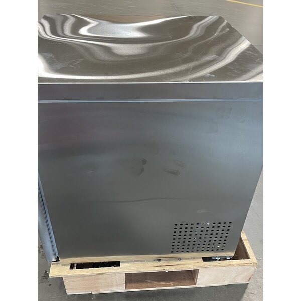 Scratch and Dent Avantco AU27FHC 27" Undercounter Freezer