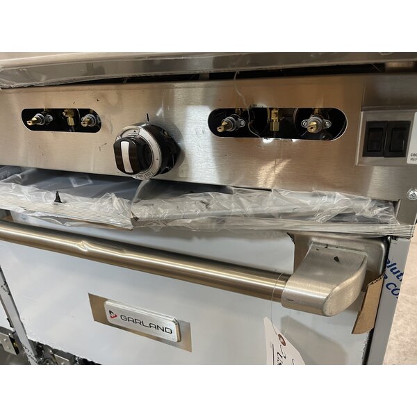 Scratch and Dent Garland G6010CC Natural Gas 10 Burner 60" Range with