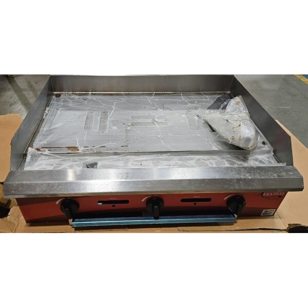 Scratch and Dent Avantco Chef Series CAG36MG 36" Countertop Gas