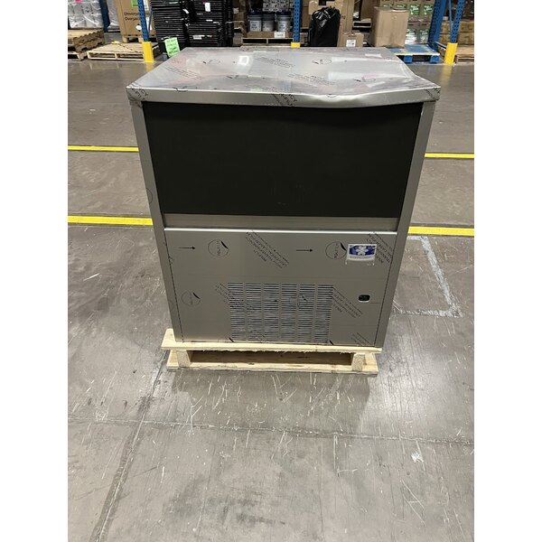 Scratch and Dent Manitowoc UFP0350A161 Undercounter Air Cooled Flake