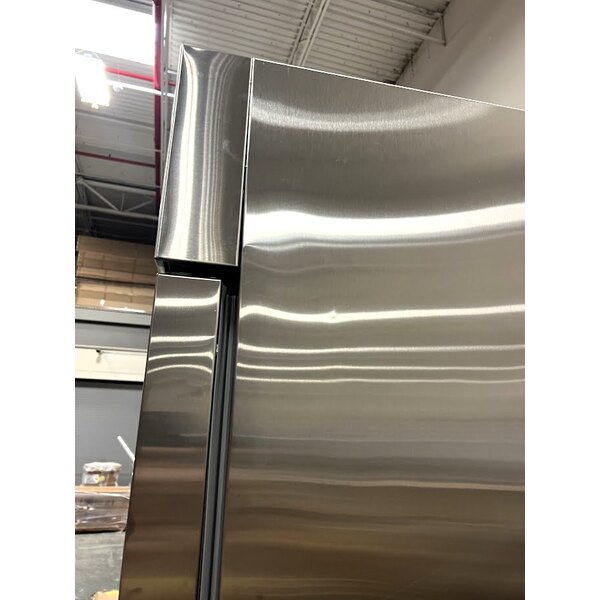 Scratch and Dent Avantco A49RHC 54" Solid Door ReachIn Refrigerator