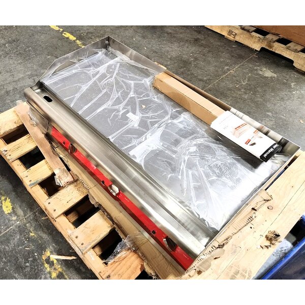 Scratch and Dent Avantco EG36N 36" Electric Countertop Griddle 208