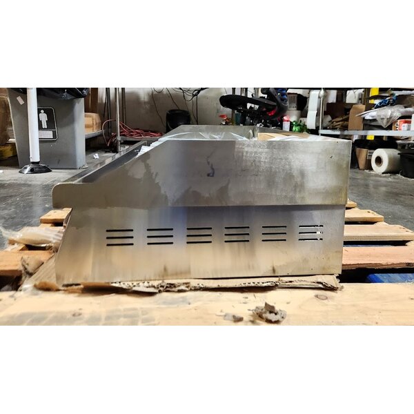 Scratch and Dent Avantco EG36N 36" Electric Countertop Griddle 208