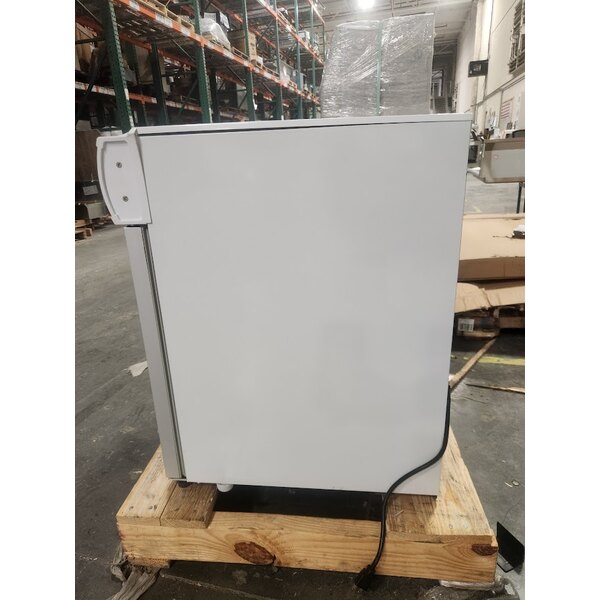 Scratch and Dent Excellence CTF2MSHC White Countertop Display Freezer