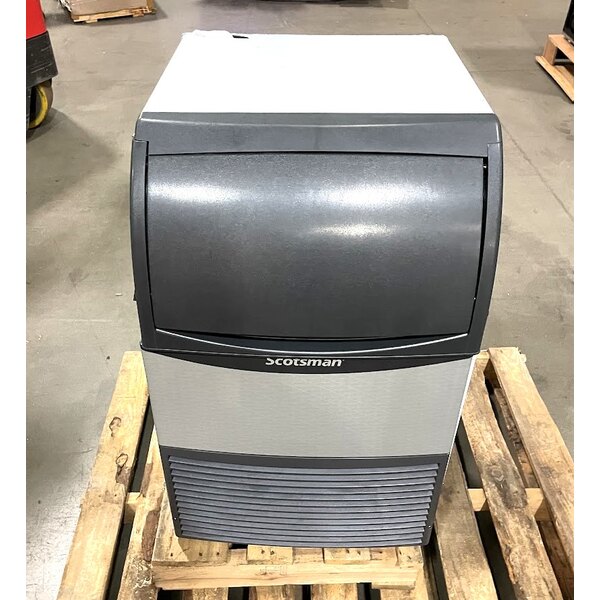 Scratch and Dent Scotsman UN1520A 20" Air Cooled Undercounter Nugget