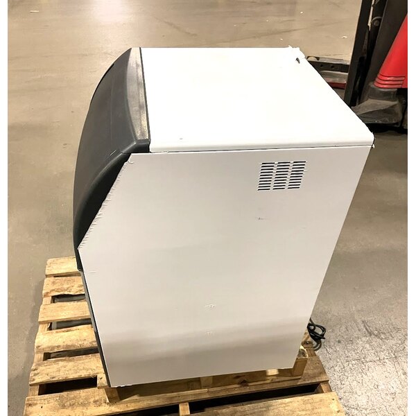 Scratch and Dent Scotsman UN1520A 20" Air Cooled Undercounter Nugget