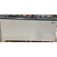 Beverage-Air NC68HC-1-W 6813/16 inch Curved Lid Novelty Display Freezer