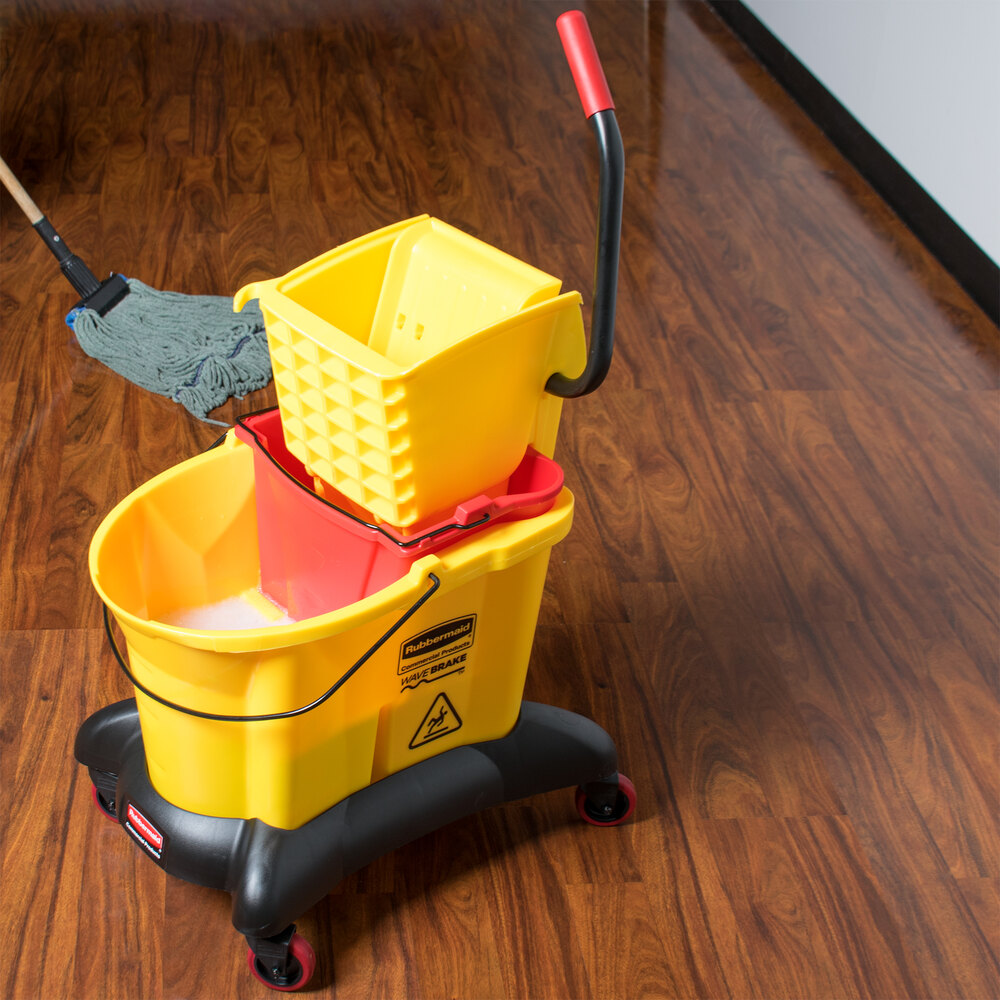 Rubbermaid FG768000YEL WaveBrake® 35 Qt. Yellow Dual Water Mop Bucket
