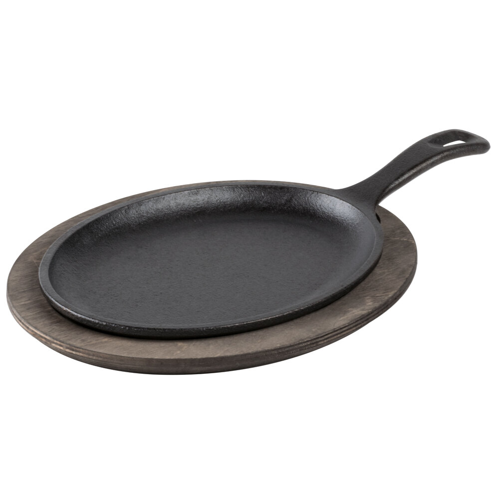 Valor 9 1/4 x 7 Oval Pre-Seasoned Cast Iron Fajita Skillet with Rustic  Chestnut Finish Rubberwood Underliner and Grey Silicone Handle Cover