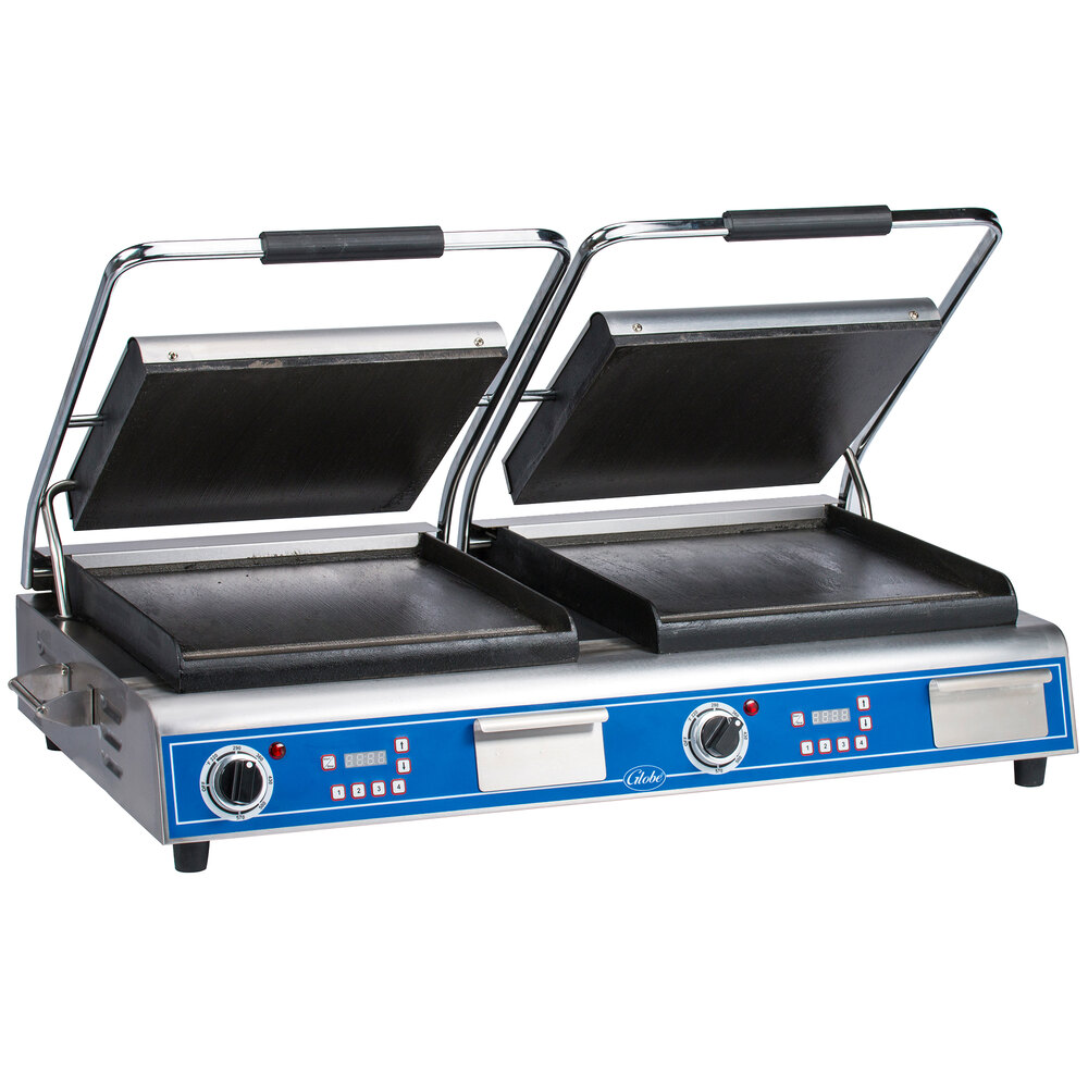 Globe GSGDUE14D Deluxe Double Sandwich Grill with Smooth Plates Dual