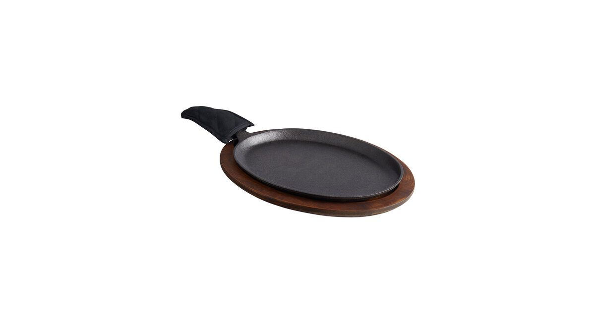 Valor 9 1/4 x 7 Oval Pre-Seasoned Cast Iron Fajita Skillet with Rustic  Chestnut Finish Rubberwood Underliner and Grey Silicone Handle Cover