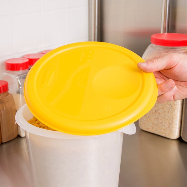 Rubbermaid 2 and 4 Qt. Yellow Round Polyethylene Food Storage Container Lid