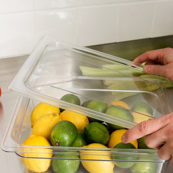 Cambro 20CWC135 Camwear 1/2 Size Clear Polycarbonate Flat Lid