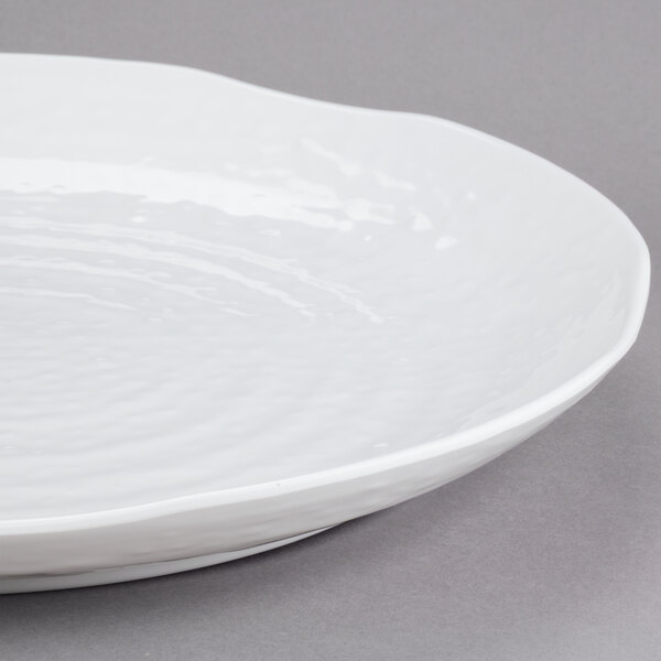 Tablecraft M22 Frostone 22 White Round Pebbled Melamine Tray