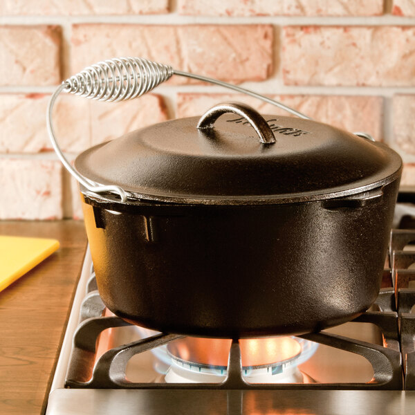 Lodge L12DO3 9 Qt. Pre-Seasoned Cast Iron Dutch Oven with Spiral Bail Handle