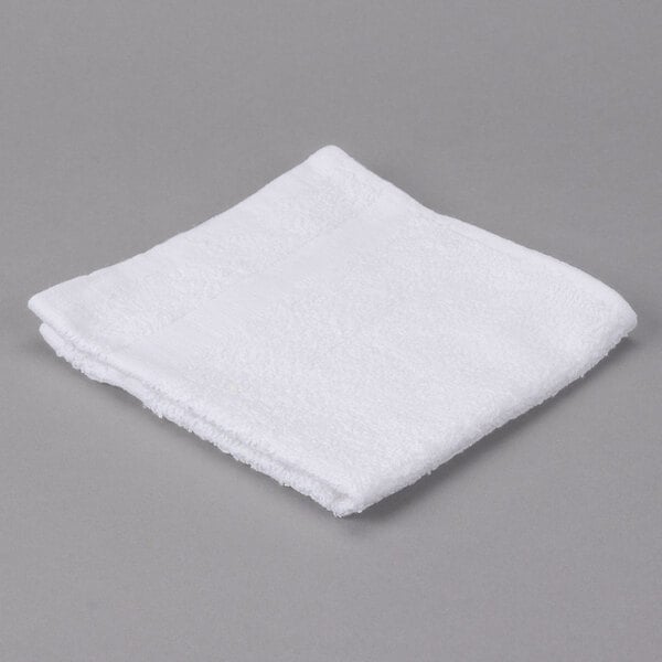 An Oxford Gold white cotton/poly wash cloth with a hemmed cam border.
