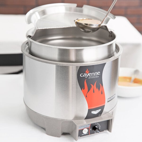 Vollrath 72009 Cayenne 11 Qt. Round "Heat 'n Serve" Rethermalizer / Warmer Package with Inset and Cover - 120V, 800W