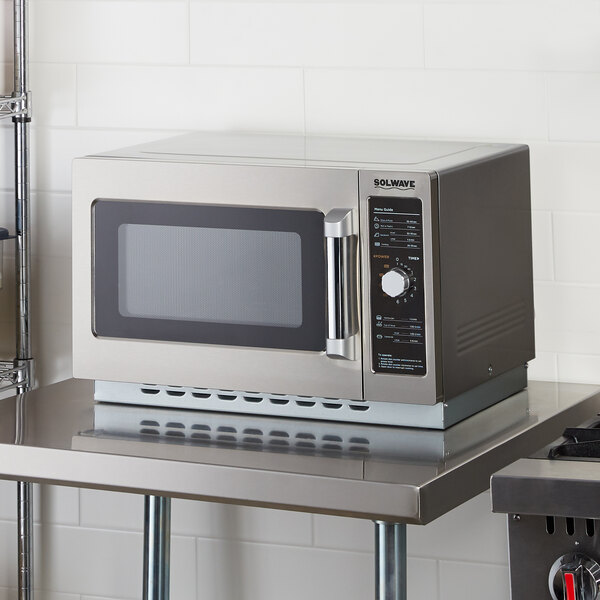 Solwave 1000W Stackable Commercial Microwave with Large 1.2 cu. ft. Interior and Dial Controls - 120V