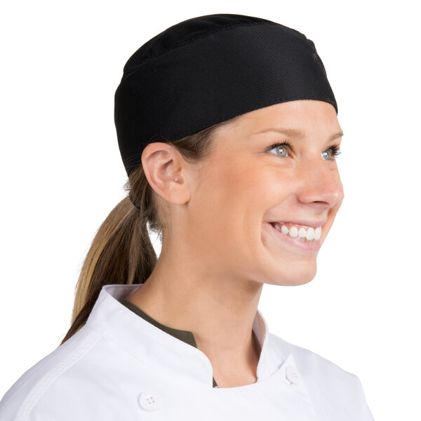 A woman wearing a black Headsweats chef skull cap.