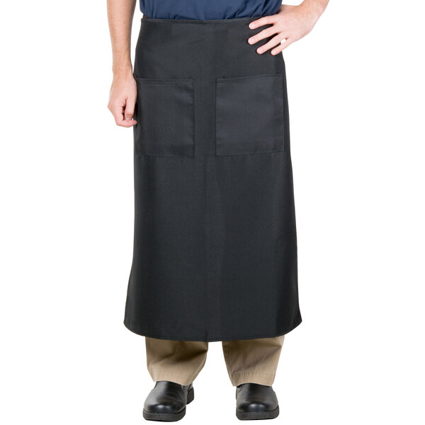 A man wearing a black Intedge bistro apron.