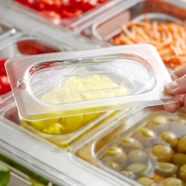 Cambro 90CWC135 Camwear 1/9 Size Clear Polycarbonate Flat Lid
