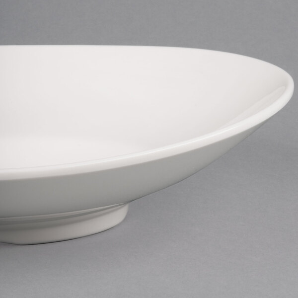 Carlisle HAL0302 Halcyon 16 oz. Oval Bone White Melamine Pasta Bowl