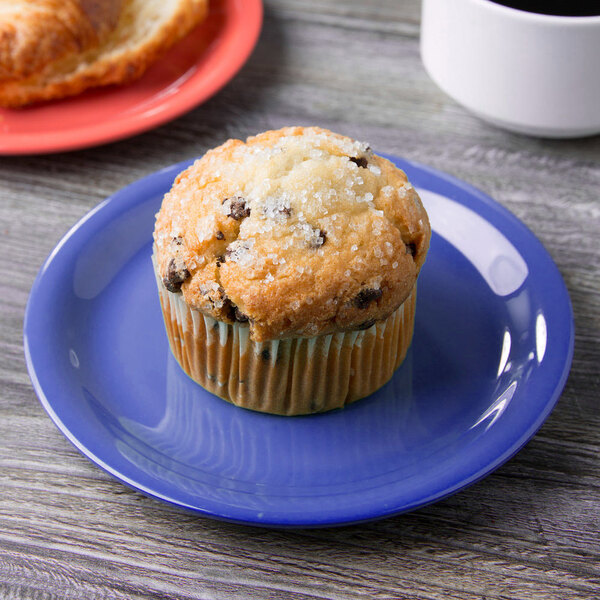 A peacock blue GET Melamine plate with a muffin on it.
