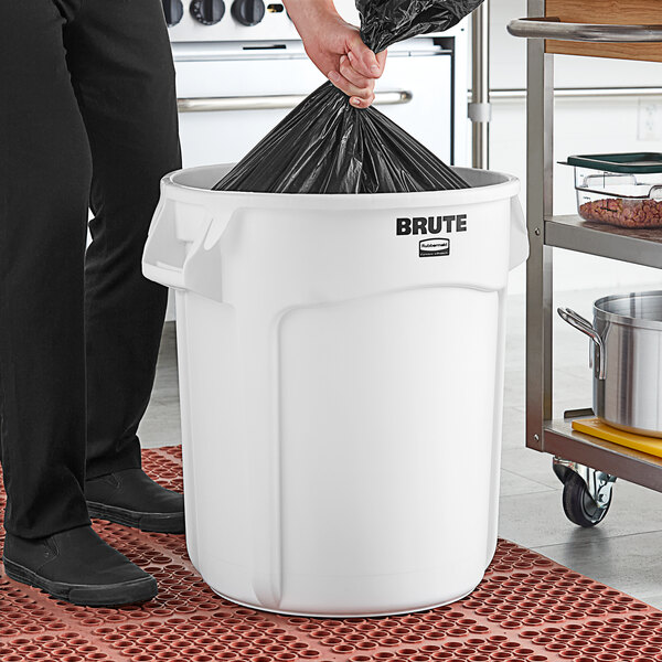 thumbnail image 2 of Rubbermaid Commercial Brute 20 Gal Flat Trash Can Lid – FG261960WHT – White Resin 2 of 6