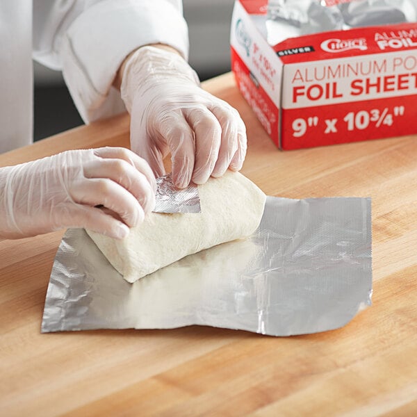 Choice 9 x 10 3/4 Food Service Interfolded Pop-Up Foil Sheets - 500/Box