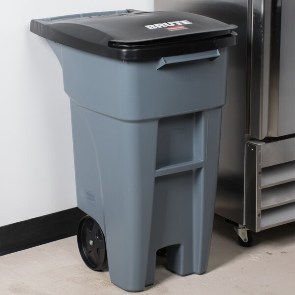 Rubbermaid 1971941 BRUTE 32 Gallon Gray Wheeled Rectangular Trash Can