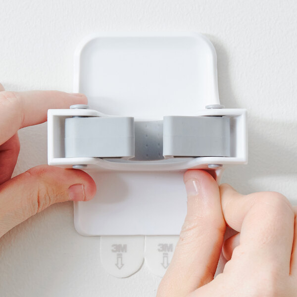 3M 17007ES Command™ Plastic White and Gray Broom Gripper