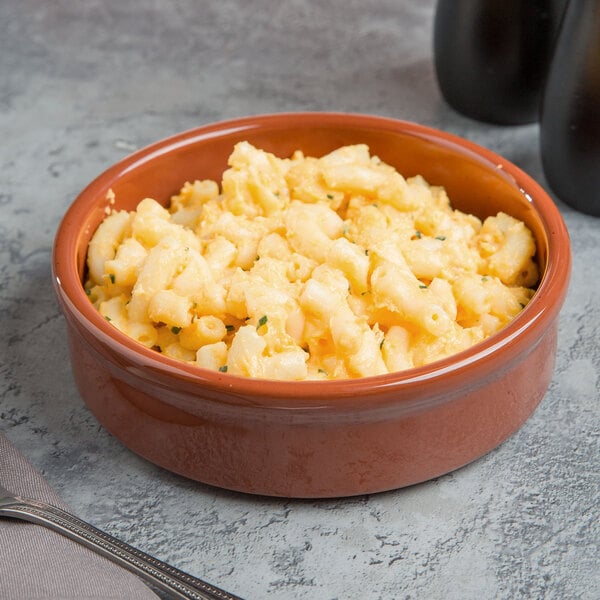A Libbey terracotta cazuela bowl filled with macaroni and cheese.