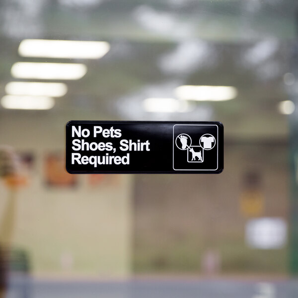 A black sign with white text that says "No Pets, Shirt Required" by Vollrath.
