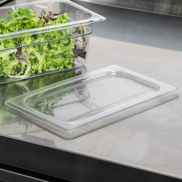 Cambro 40CWC135 Camwear 1/4 Size Clear Polycarbonate Flat Lid