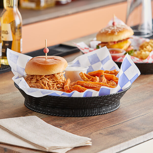 GET RB-880-BK 10 1/2" Black Round Plastic Fast Food Basket with Base - 12/Pack